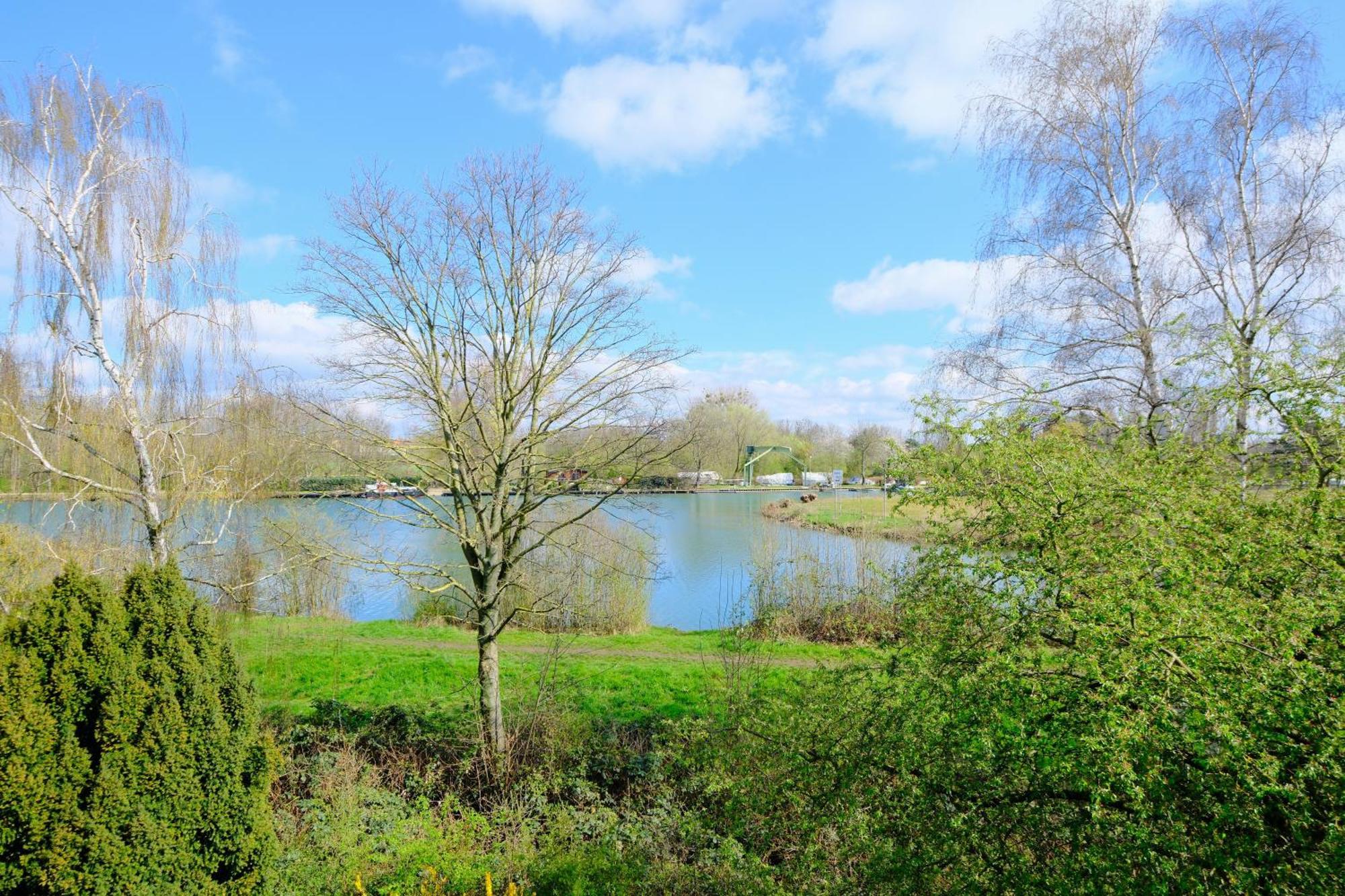 Happybnb - Stilvolles, Naturgelegenes Apartment Mit Blick Auf Den Mittellandkanal Und Die Wasserstadt Hannover - Kamin, Parken Und Spielplatz 外观 照片